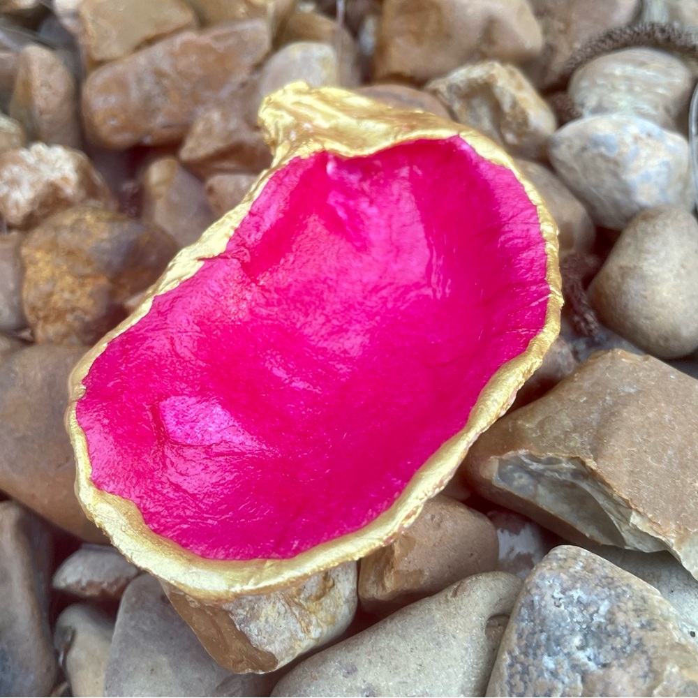 my shells are picked up, then bleached, cleaned, and customized by Me❤️🦪Xo - Picture 4 of 6